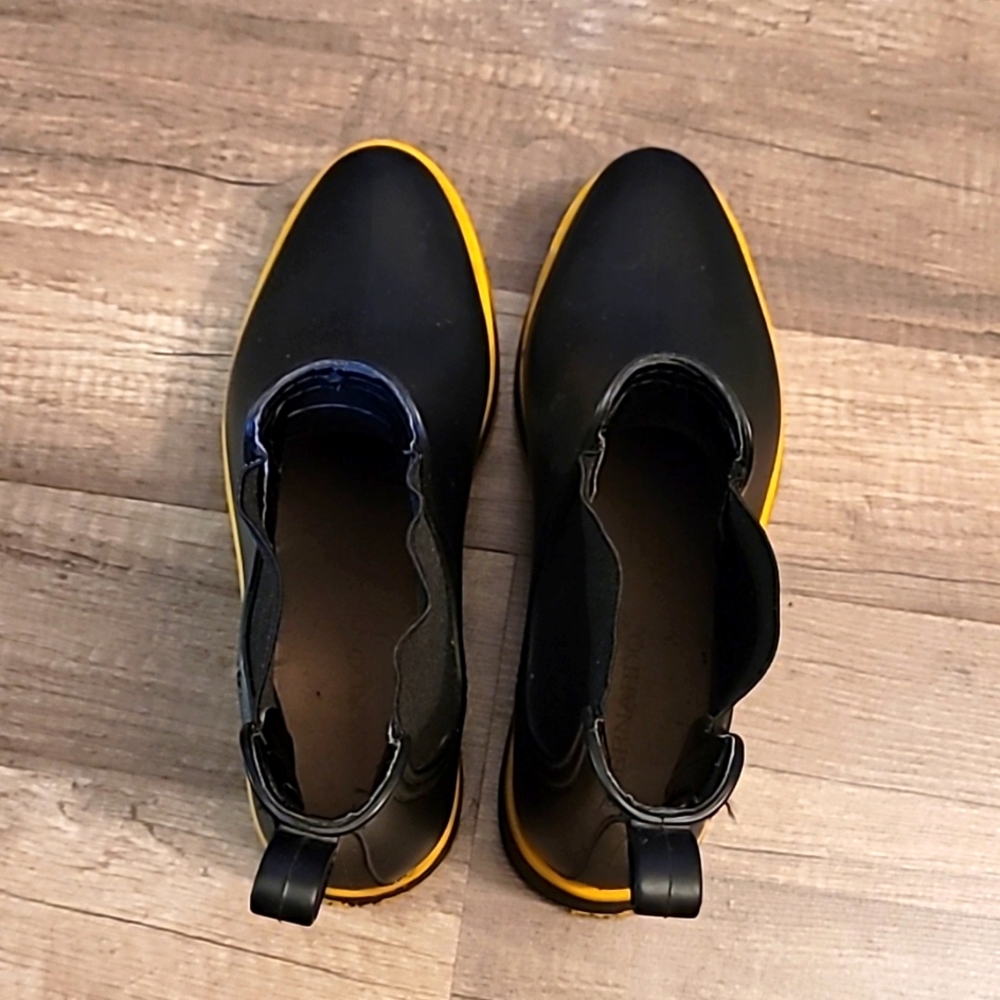 Bernardo black rainboots